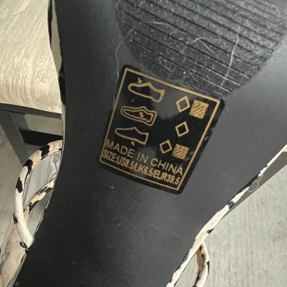 Boutique Tiger Cream & Black Velvet Platform Heels Size 8.5 - Picture 8 of 10